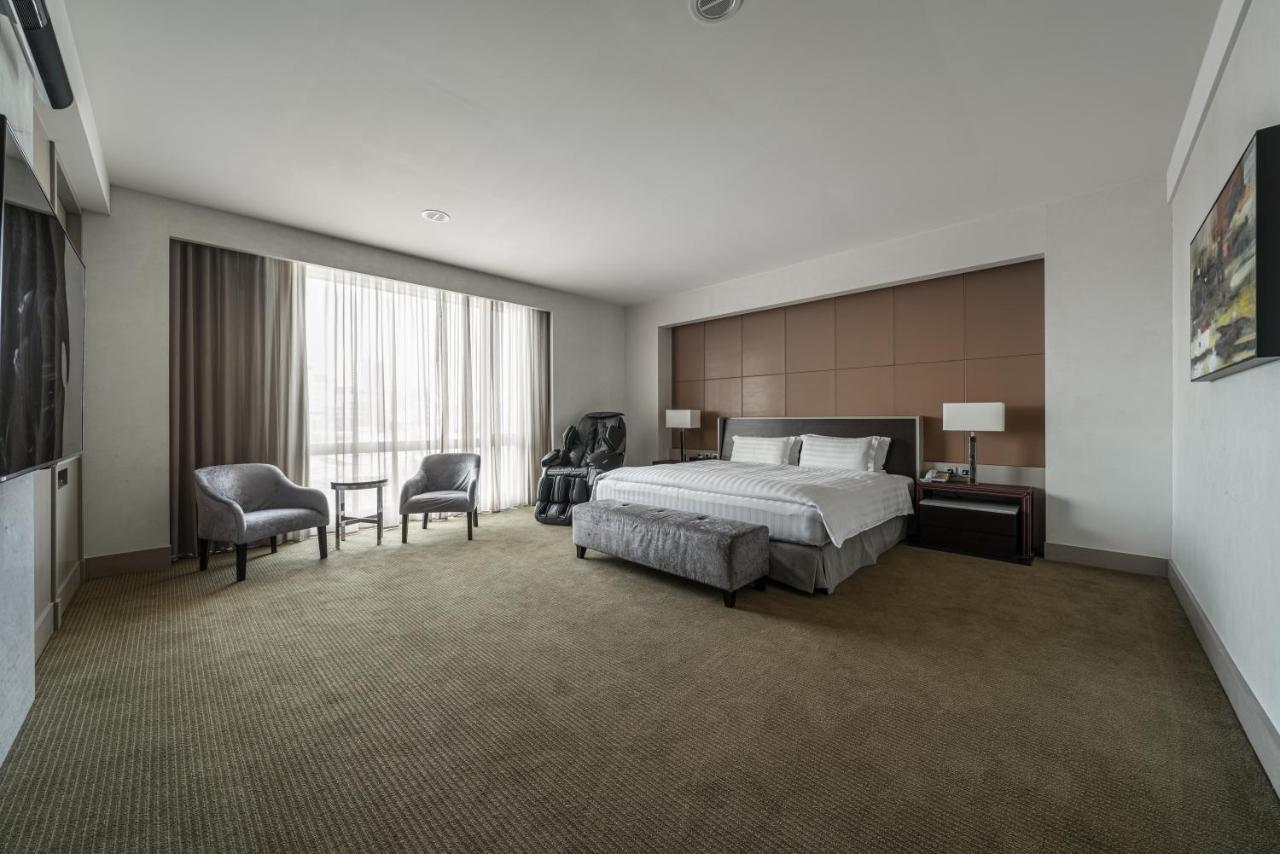 Taipung Suites Tainan Extérieur photo