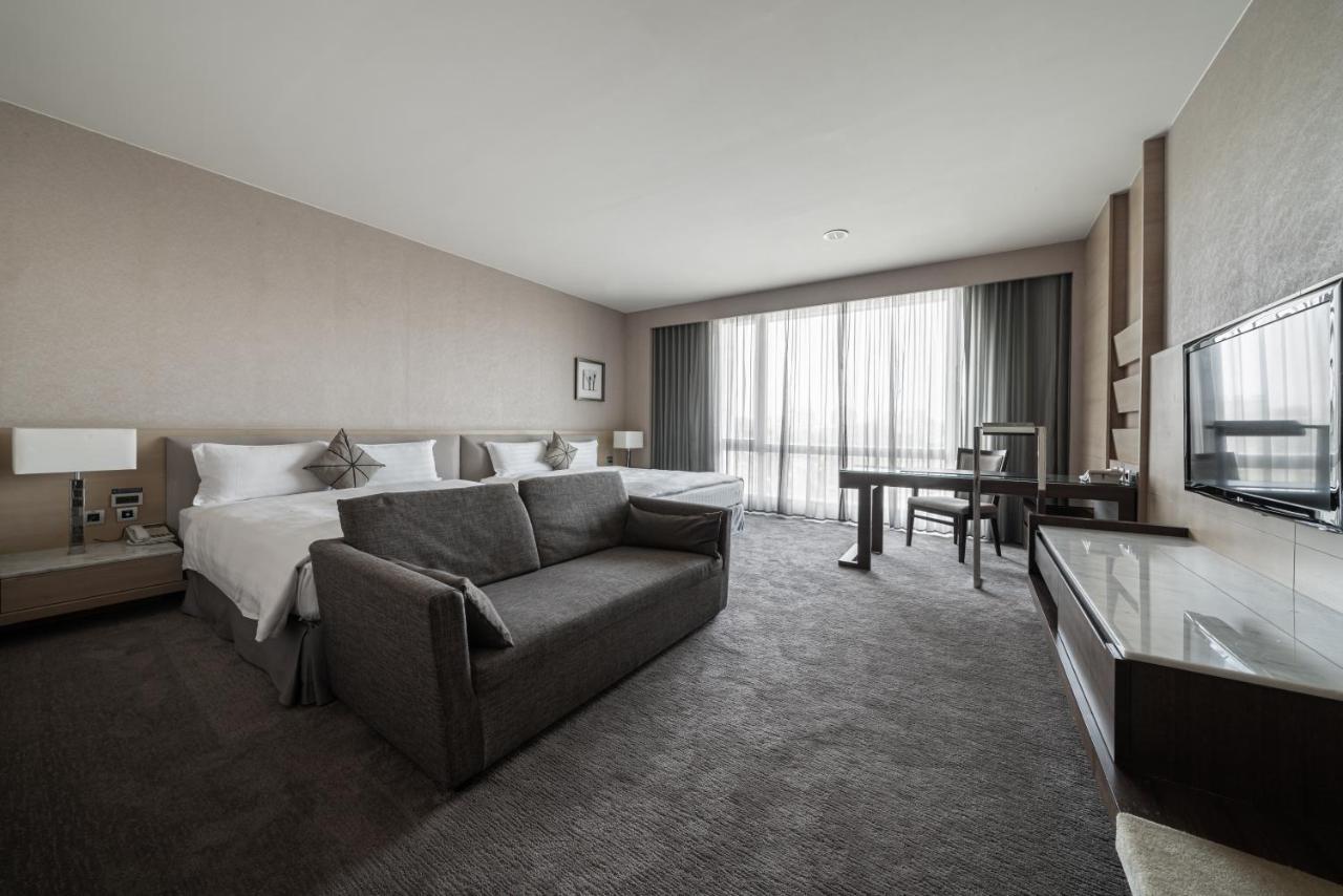 Taipung Suites Tainan Extérieur photo