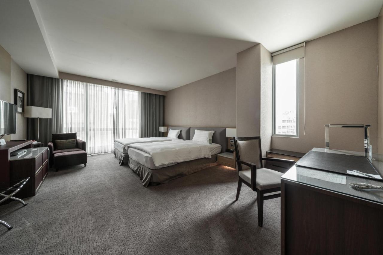 Taipung Suites Tainan Extérieur photo