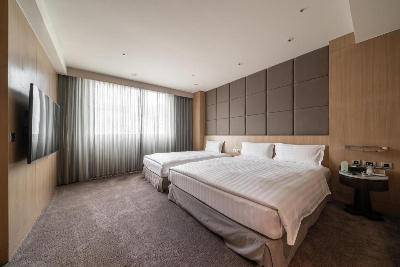 Taipung Suites Tainan Extérieur photo