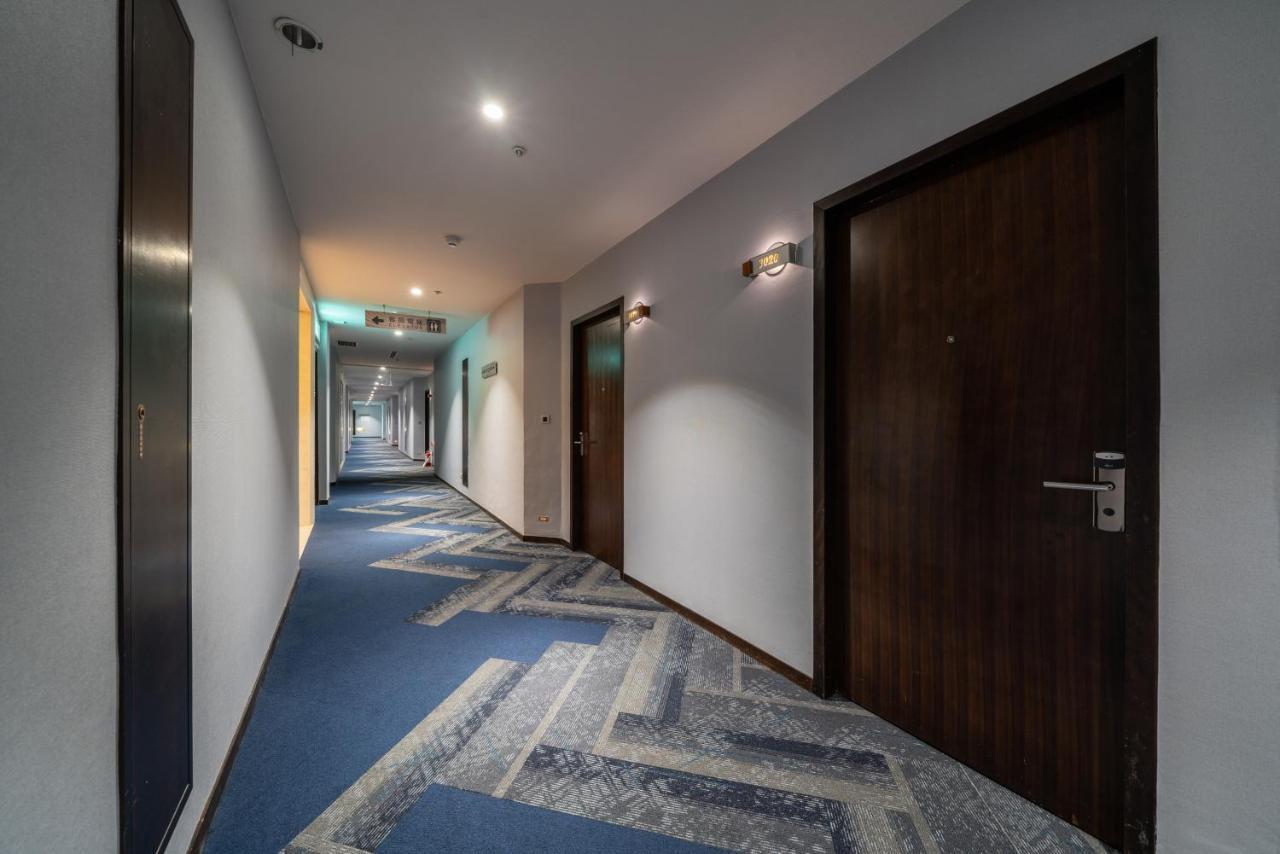 Taipung Suites Tainan Extérieur photo