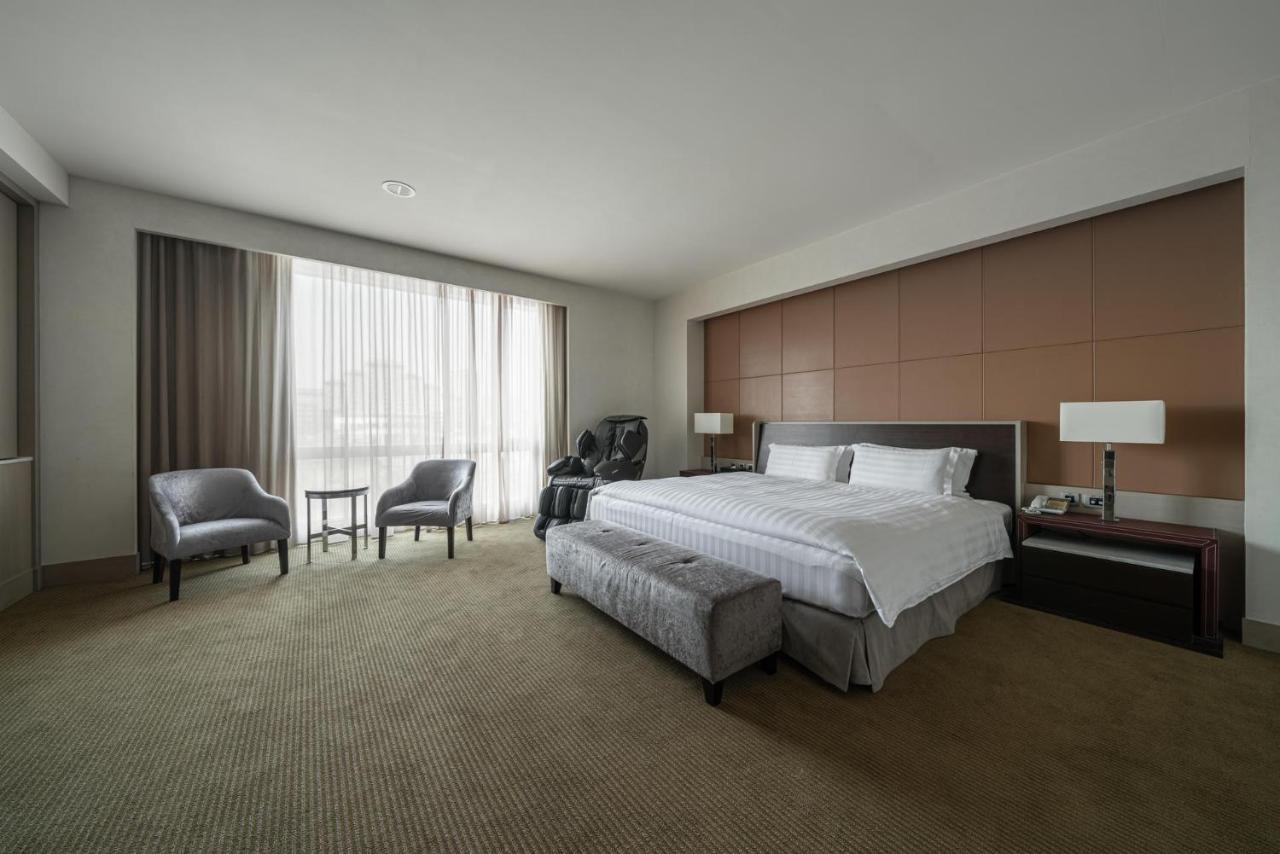 Taipung Suites Tainan Extérieur photo