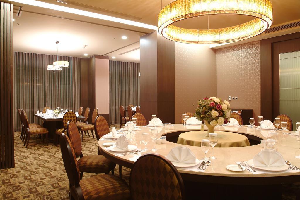 Taipung Suites Tainan Extérieur photo