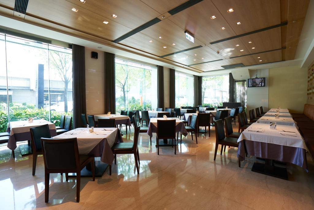 Taipung Suites Tainan Extérieur photo